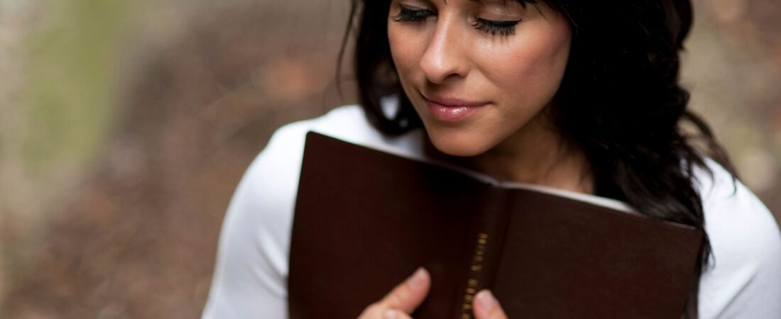 Como Fazer uma Oração Simples: Um Guia Para Quem Quer se Aproximar de Deus